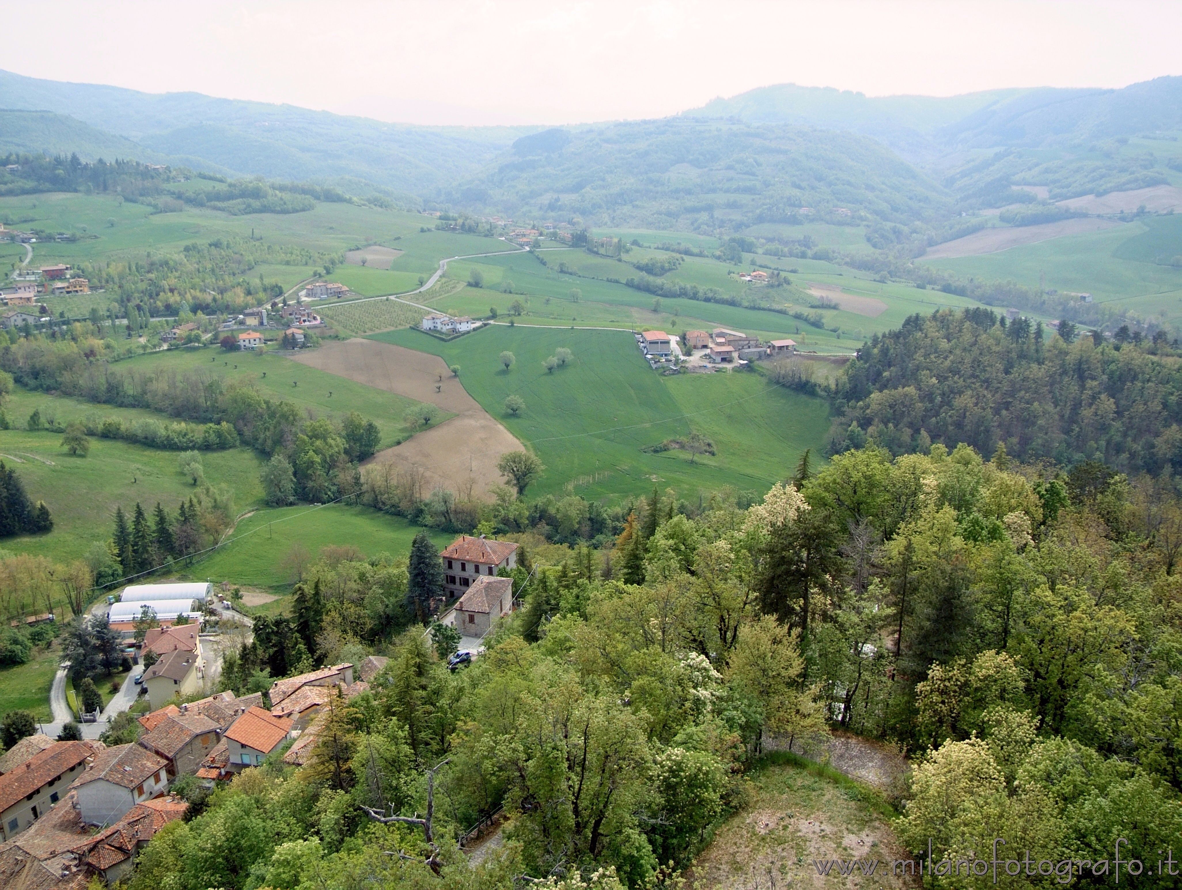 Zavatterello (Pavia) - Panorama dalla Rocca del Verme